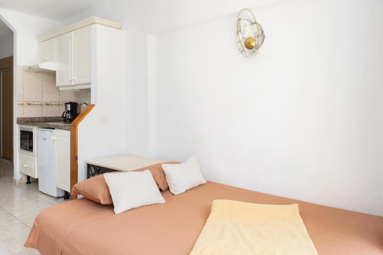 Classbnb - Studio 50M From Puerto Colon Beach 아데제 0*,  스페인